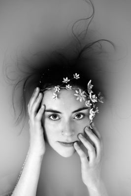 Lizzey / Black and White  photography by Photographer Makowu_photography | STRKNG