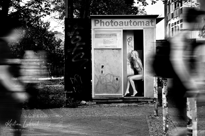 Nude in Public Berlin for Mutspenden (fight against blood cancer) - &copy; Kristian Liebrand - Profi-Aktfotograf | Nude