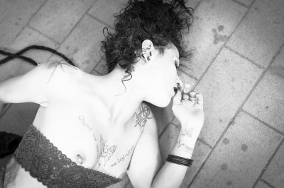 Donne / Nude  photography by Photographer Massimiliano Marradi | STRKNG