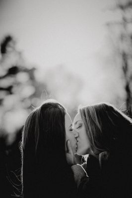 the kiss / Menschen  Fotografie von Fotografin Esther Posala @ Soulfood &amp; Eyecandy | STRKNG