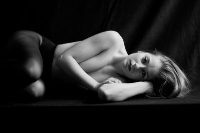Lying on the table / Fine Art  photography by Photographer Thomas Herren | STRKNG
