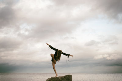 raven / Fine Art  photography by Model Carla Gesikiewicz ★13 | STRKNG