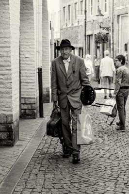 Call it a day / eat, love, make music / Street  Fotografie von Fotograf Florian Erdbrink | STRKNG