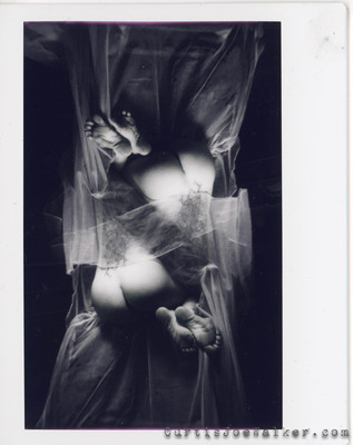 Haunted Meesh / Instant-Film  Fotografie von Fotograf Curtis Joe Walker ★1 | STRKNG