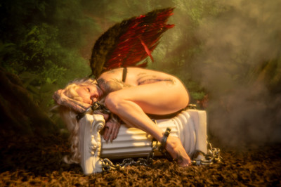 Forest Fairy / Fine Art  Fotografie von Fotograf Curtis Joe Walker ★1 | STRKNG