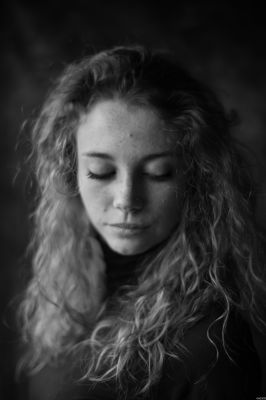 Alessandra / Portrait  photography by Photographer Andrea Calamai | STRKNG