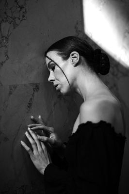 Denisa Strakova / Schwarz-weiss  Fotografie von Fotograf artgio ★1 | STRKNG