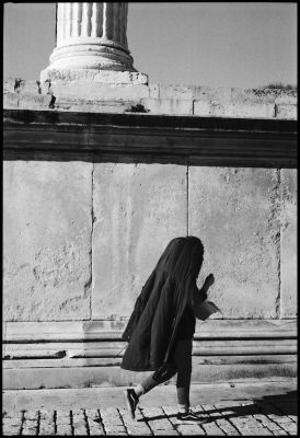 place carrée . nîmes / Street  Fotografie von Fotograf Nathanaël Fournier | STRKNG