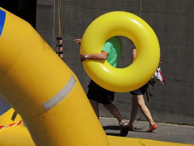 yellow fun / Street  Fotografie von Fotograf Egon H | STRKNG