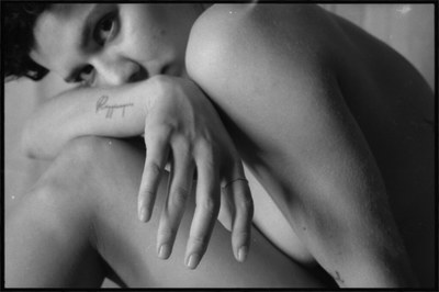 01 / Nude  photography by Photographer lungo il fiume tra gli alberi ★2 | STRKNG