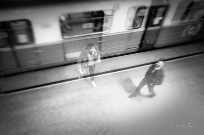 UNDERGROUND 8 / Schwarz-weiss  Fotografie von Fotograf ANDRZEJ FIDERKIEWICZ ★1 | STRKNG