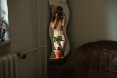 Self-Portrait - Berlin 2023 / Nude  Fotografie von Fotografin Irene Toma ★13 | STRKNG