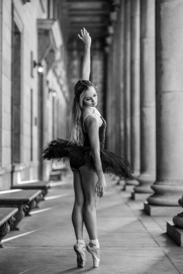 Durindi / Black and White  photography by Photographer Jan Swanepoel | STRKNG