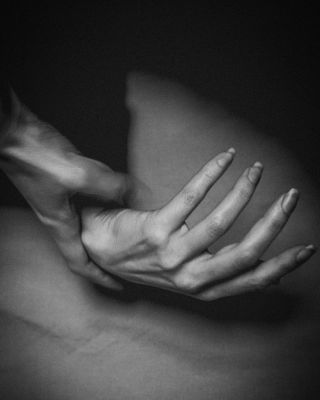 Hands / Fine Art  Fotografie von Fotografin Biljana Radojicic ★6 | STRKNG