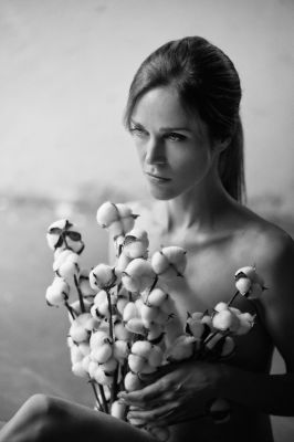 Flowers by Timo Karlsson / Schwarz-weiss  Fotografie von Model noemipn13 ★14 | STRKNG