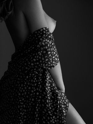 Mathilde / Schwarz-weiss  Fotografie von Fotograf Latelier ★7 | STRKNG