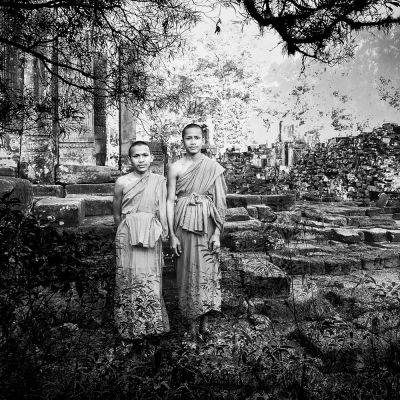 Cambodian Monks / Portrait  Fotografie von Fotograf Aieta Joseph | STRKNG
