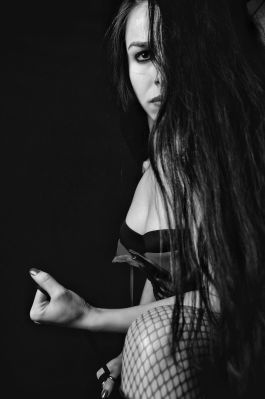 Morrigan / Portrait  photography by Photographer Özgür Apak (A.K.A.P) | STRKNG