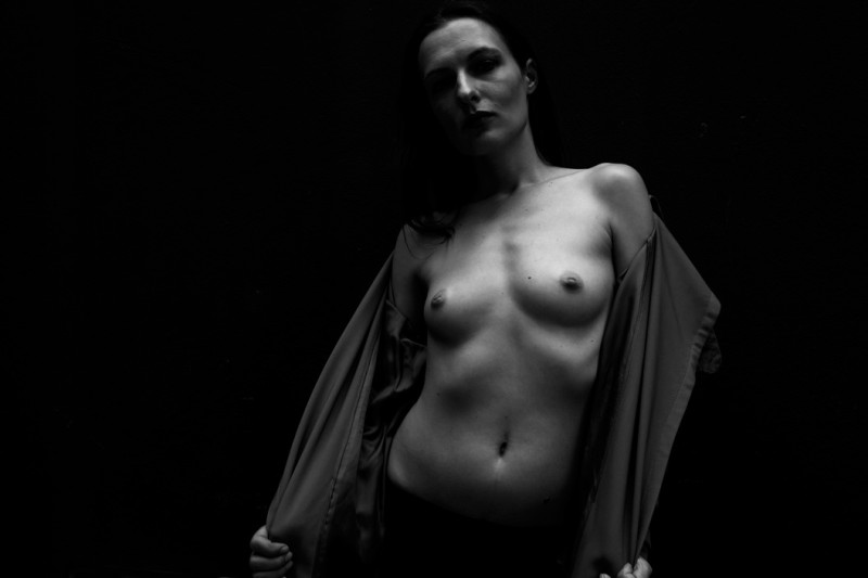 Sombre - &copy; Magdalena Stawicka | Nude