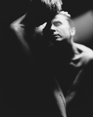 Sonja und Kati / Black and White  photography by Photographer Cristian Trippel ★19 | STRKNG