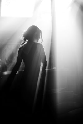 Touching Lights / Schwarz-weiss  Fotografie von Fotograf Rene Olejnik ★3 | STRKNG