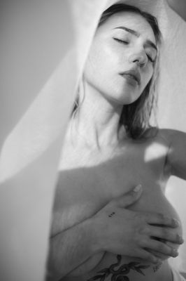 Vika / Portrait  photography by Photographer Cologne Boudoir ★32 | STRKNG