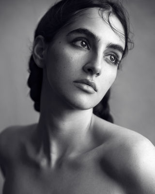 Untitled / Portrait  photography by Photographer Morteza khobzi | STRKNG