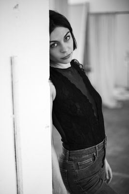 Misses J in Dur / Black and White  photography by Model Misses Julie ★5 | STRKNG