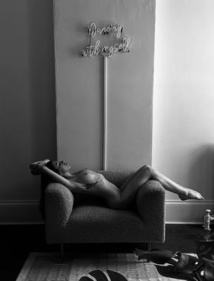 Reclining / Nude  photography by Photographer Ian Ross Pettigrew ★3 | STRKNG