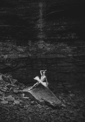 Dancer / Schwarz-weiss  Fotografie von Fotograf Ian Ross Pettigrew ★4 | STRKNG