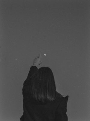 The dreamy side of the moon / Schwarz-weiss  Fotografie von Fotograf Tommaso Donato ★4 | STRKNG