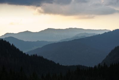 Sonnuntergang vor dem Gewitter / Landscapes  Fotografie von Fotograf Jonathan Trautmann | STRKNG