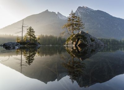 Sonnenaufgang am Hintersee / Landscapes  photography by Photographer Jonathan Trautmann ★1 | STRKNG