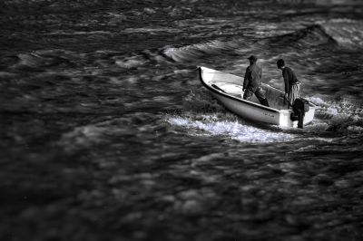 Fisherman / Schwarz-weiss  Fotografie von Fotograf Benaissa Ilyes | STRKNG