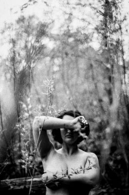 In the garden / Nude  Fotografie von Fotografin Daria Gdeto ★2 | STRKNG