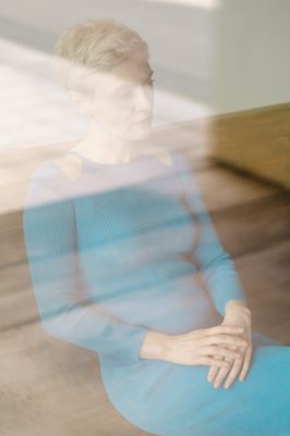 Waiting / Portrait  photography by Photographer Thomas Maenz ★5 | STRKNG