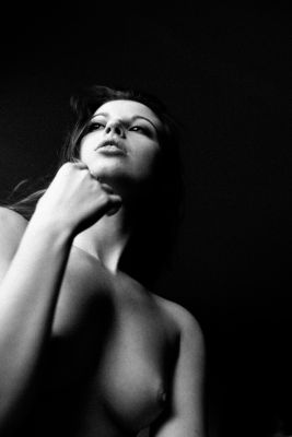 Juliette / Nude  photography by Photographer Oliver Villegas | STRKNG