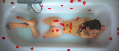 Badewanne / Nude  Fotografie von Fotograf David Weiss | STRKNG