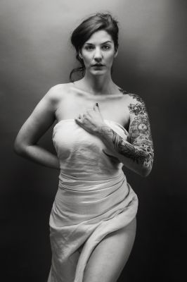 Lena / Black and White  photography by Photographer Atelier Volker Lewe ★2 | STRKNG