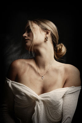 Franziska Franziska / Portrait Fotografie von Fotograf Behnam Khorramshahi ★11 | STRKNG