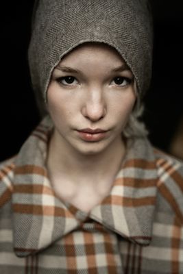 Helene / Portrait  photography by Photographer Behnam Khorramshahi ★9 | STRKNG