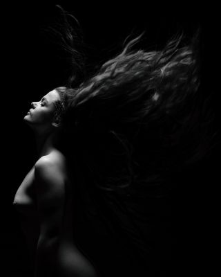 Maleficent / Schwarz-weiss  Fotografie von Fotograf Ash Day | STRKNG