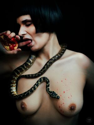 Snake / Nude  Fotografie von Fotograf Swen Muenstermann ★3 | STRKNG