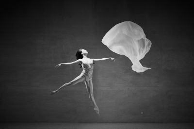Breathless with Min / Action  photography by Photographer Alex Gundlak | STRKNG