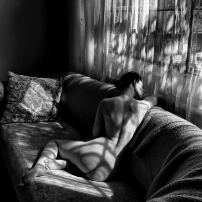 Beauty in Shadows / Nude  Fotografie von Fotograf Malcolm Sinclair Lobban ★4 | STRKNG