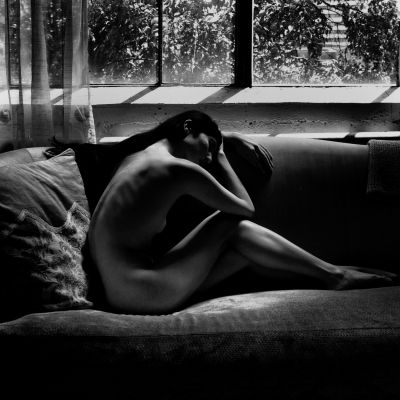 In Praise of Shadows / Nude  Fotografie von Fotograf Malcolm Sinclair Lobban ★3 | STRKNG