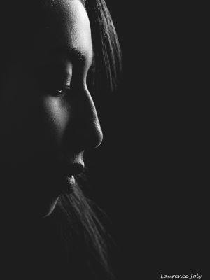Touria / Portrait  photography by Photographer Laurence Joly | STRKNG