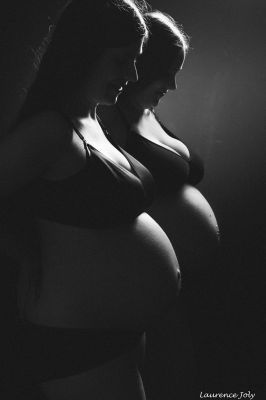 Double grossesse / Schwarz-weiss  Fotografie von Fotografin Laurence Joly | STRKNG