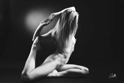 Woman / Nude  Fotografie von Fotografin Laurence Joly | STRKNG