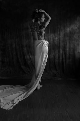 Saskia Tattoo Rücken / Nude  photography by Photographer letografie | STRKNG